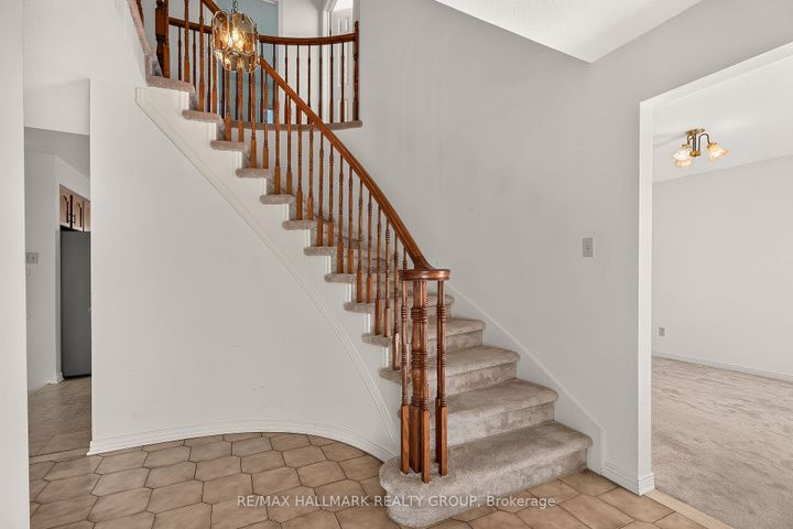 Photo 19 at 38 Bateman Drive, Nepean (Manordale), Ottawa