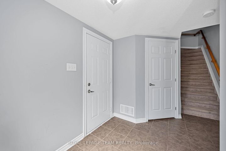 Photo 3 at 2555 Waterlilly Way, Nepean (Heritage Park), Ottawa