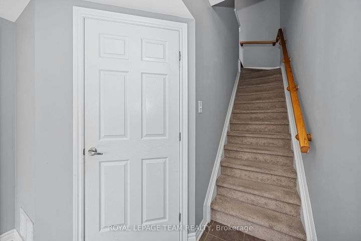 Photo 5 at 2555 Waterlilly Way, Nepean (Heritage Park), Ottawa