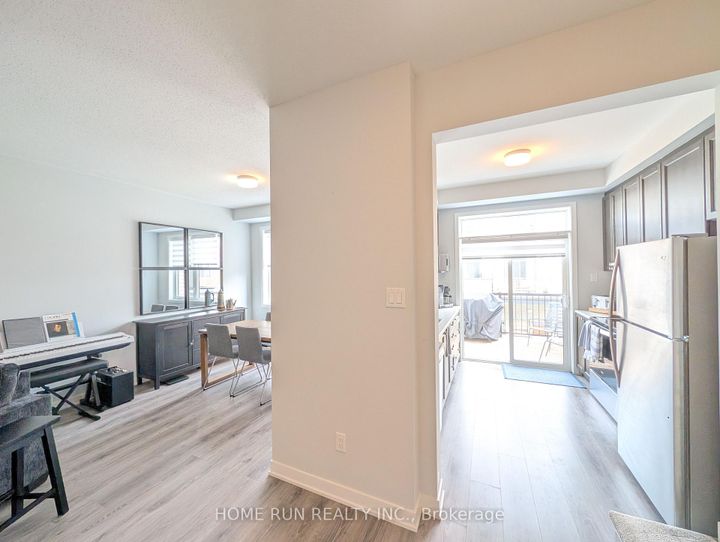 Photo 5 at 312 Parallax Private, Nepean (Half Moon Bay), Ottawa