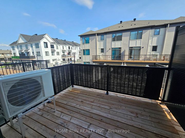 Photo 10 at 312 Parallax Private, Nepean (Half Moon Bay), Ottawa