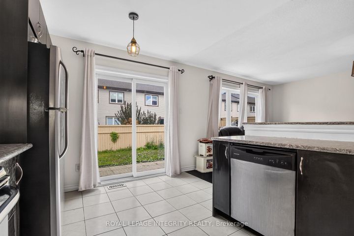 Photo 13 at 414 MEADOWHAWK Crescent, Nepean (Half Moon Bay), Ottawa