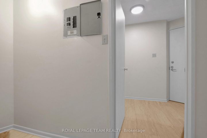 Photo 6 at 402 - 1380 Prince Of Wales Drive, Nepean (Carleton Square), Ottawa