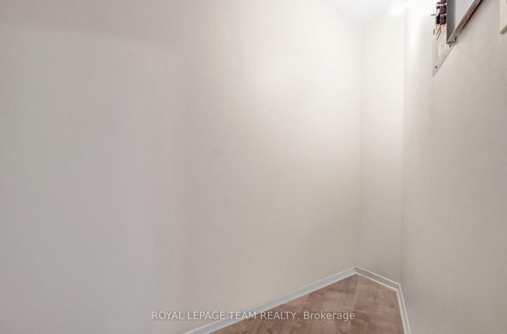 Photo 7 at 402 - 1380 Prince Of Wales Drive, Nepean (Carleton Square), Ottawa