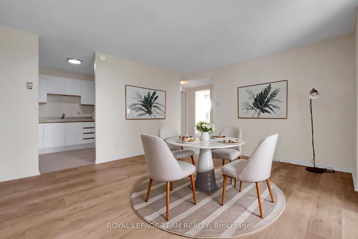 Photo 10 at 402 - 1380 Prince Of Wales Drive, Nepean (Carleton Square), Ottawa