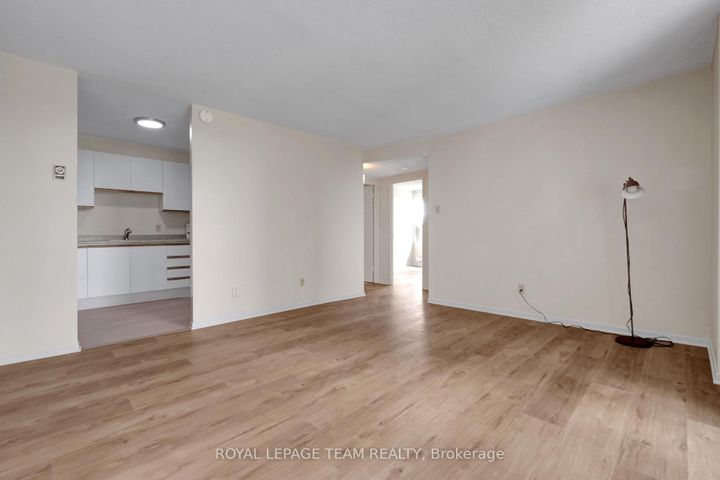 Photo 11 at 402 - 1380 Prince Of Wales Drive, Nepean (Carleton Square), Ottawa