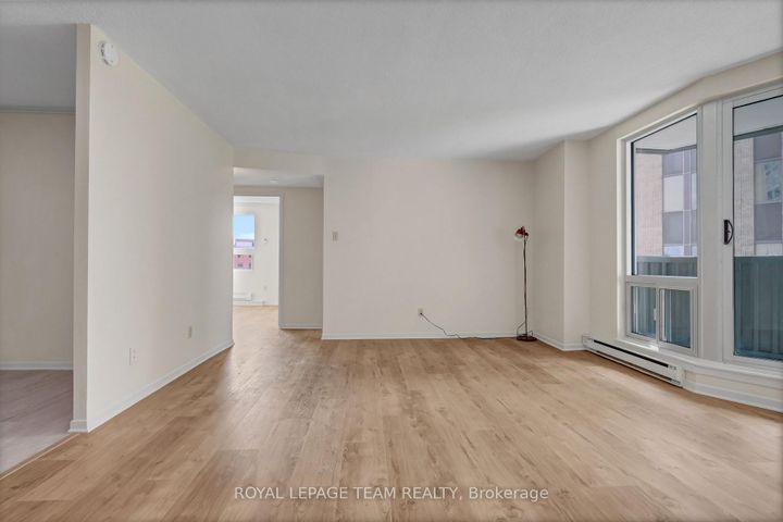 Photo 13 at 402 - 1380 Prince Of Wales Drive, Nepean (Carleton Square), Ottawa