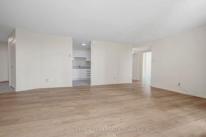 Photo 16 at 402 - 1380 Prince Of Wales Drive, Nepean (Carleton Square), Ottawa