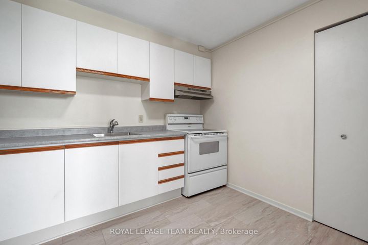 Photo 18 at 402 - 1380 Prince Of Wales Drive, Nepean (Carleton Square), Ottawa