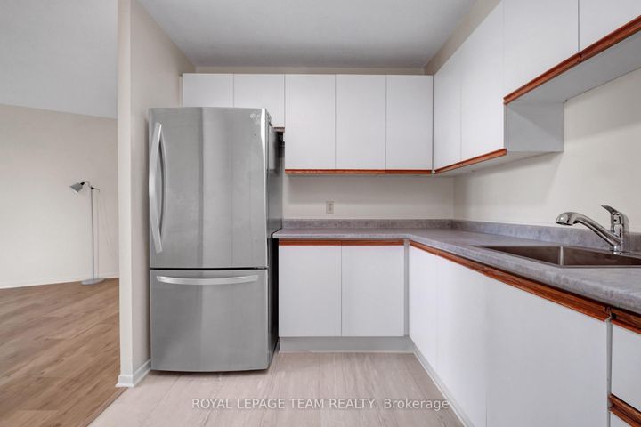 Photo 19 at 402 - 1380 Prince Of Wales Drive, Nepean (Carleton Square), Ottawa