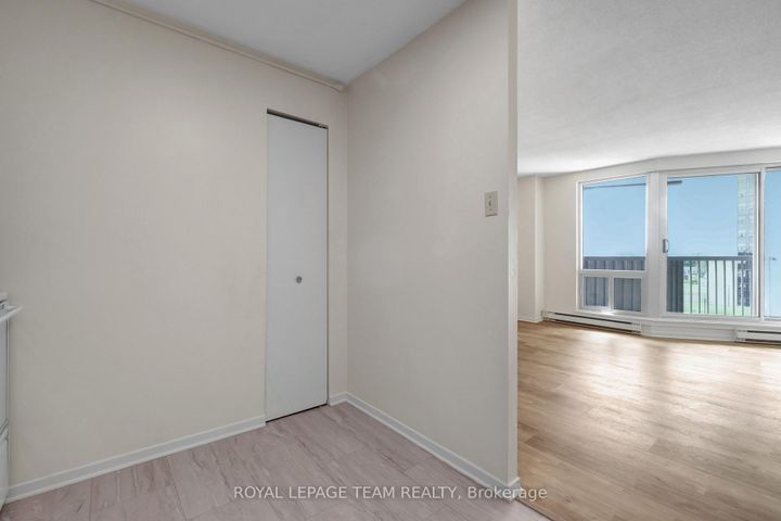 Photo 20 at 402 - 1380 Prince Of Wales Drive, Nepean (Carleton Square), Ottawa