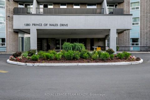 Photo 2 at 402 - 1380 Prince Of Wales Drive, Nepean (Carleton Square), Ottawa