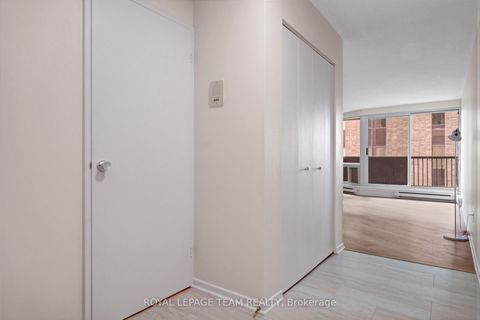Photo 5 at 402 - 1380 Prince Of Wales Drive, Nepean (Carleton Square), Ottawa