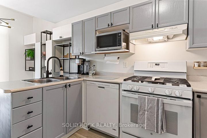 Photo 11 at 49 Longshire Circle, Nepean (Longfields), Ottawa