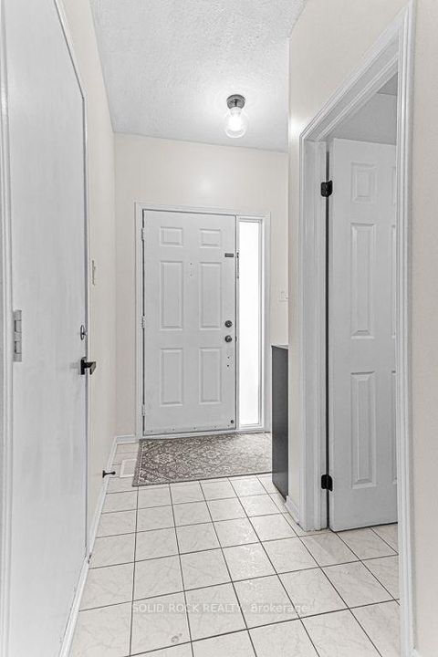 Photo 3 at 49 Longshire Circle, Nepean (Longfields), Ottawa