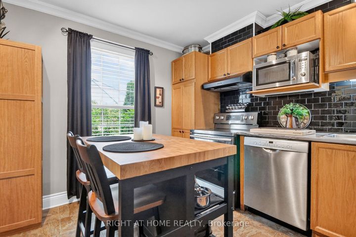 Photo 6 at 192 MONTEREY Drive, Nepean (Leslie Park), Ottawa