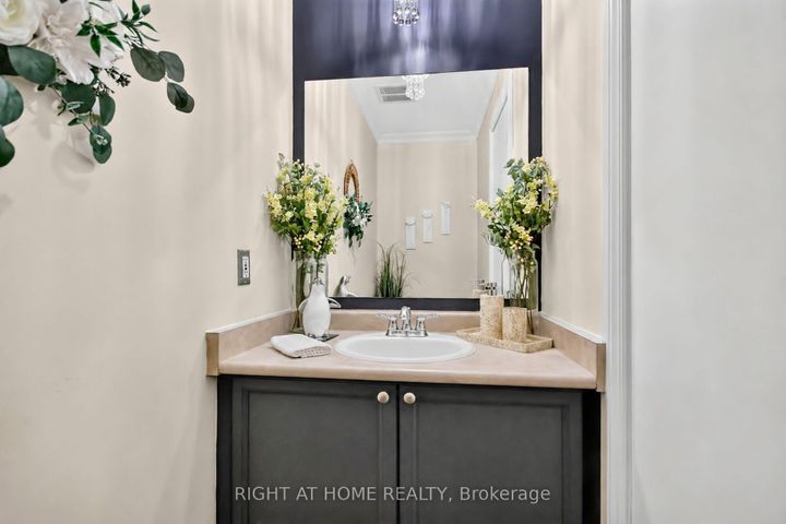 Photo 12 at 192 MONTEREY Drive, Nepean (Leslie Park), Ottawa