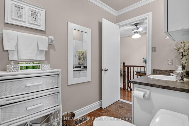 Photo 18 at 192 MONTEREY Drive, Nepean (Leslie Park), Ottawa
