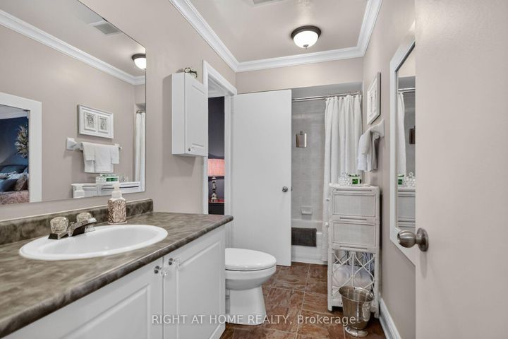 Photo 19 at 192 MONTEREY Drive, Nepean (Leslie Park), Ottawa