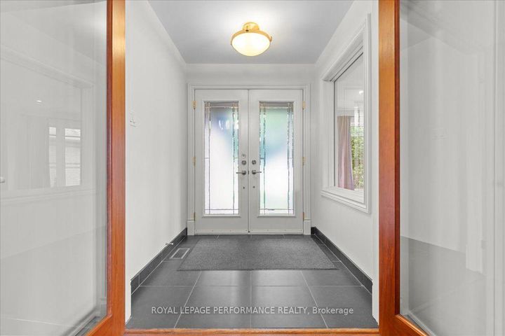 Photo 1 at 4 Wellsmere Court, Nepean (Rideau Heights/Rideau River), Ottawa