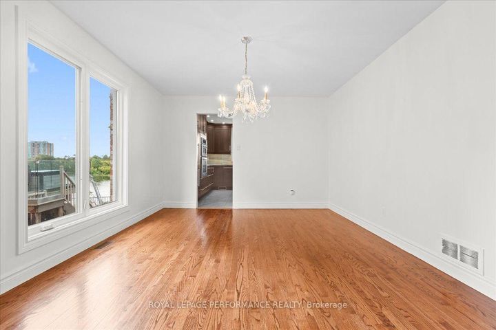 Photo 5 at 4 Wellsmere Court, Nepean (Rideau Heights/Rideau River), Ottawa