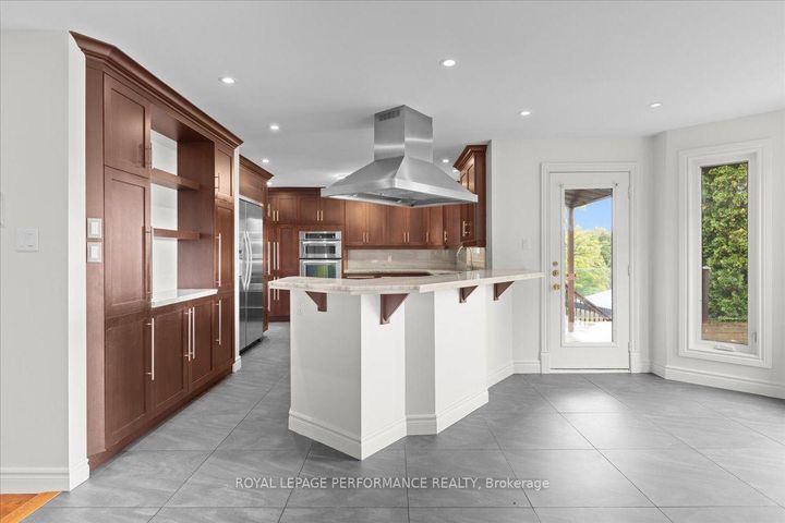 Photo 11 at 4 Wellsmere Court, Nepean (Rideau Heights/Rideau River), Ottawa