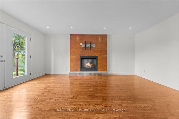 Photo 15 at 4 Wellsmere Court, Nepean (Rideau Heights/Rideau River), Ottawa