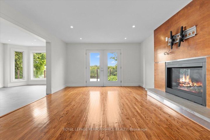 Photo 16 at 4 Wellsmere Court, Nepean (Rideau Heights/Rideau River), Ottawa