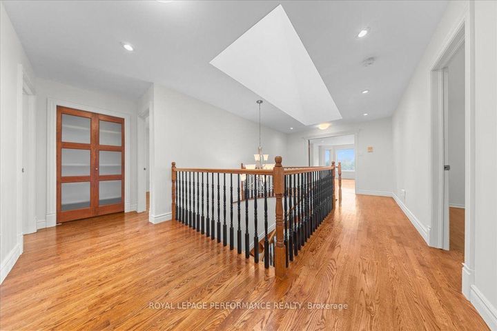 Photo 19 at 4 Wellsmere Court, Nepean (Rideau Heights/Rideau River), Ottawa