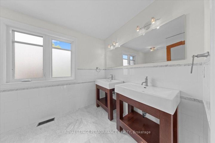 Photo 32 at 4 Wellsmere Court, Nepean (Rideau Heights/Rideau River), Ottawa
