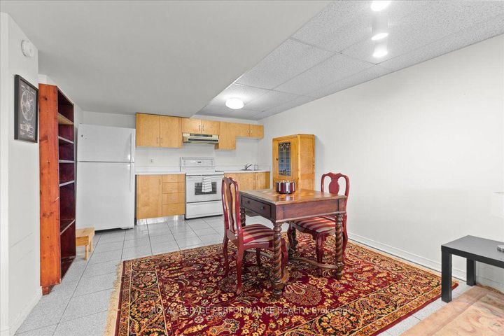 Photo 36 at 4 Wellsmere Court, Nepean (Rideau Heights/Rideau River), Ottawa