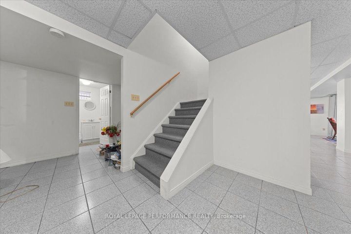 Photo 40 at 4 Wellsmere Court, Nepean (Rideau Heights/Rideau River), Ottawa