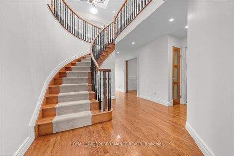 Photo 2 at 4 Wellsmere Court, Nepean (Rideau Heights/Rideau River), Ottawa