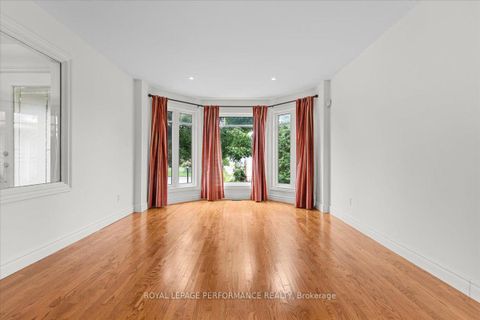 Photo 3 at 4 Wellsmere Court, Nepean (Rideau Heights/Rideau River), Ottawa