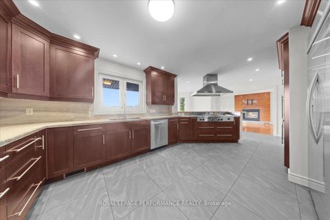 Photo 7 at 4 Wellsmere Court, Nepean (Rideau Heights/Rideau River), Ottawa