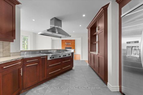 Photo 8 at 4 Wellsmere Court, Nepean (Rideau Heights/Rideau River), Ottawa