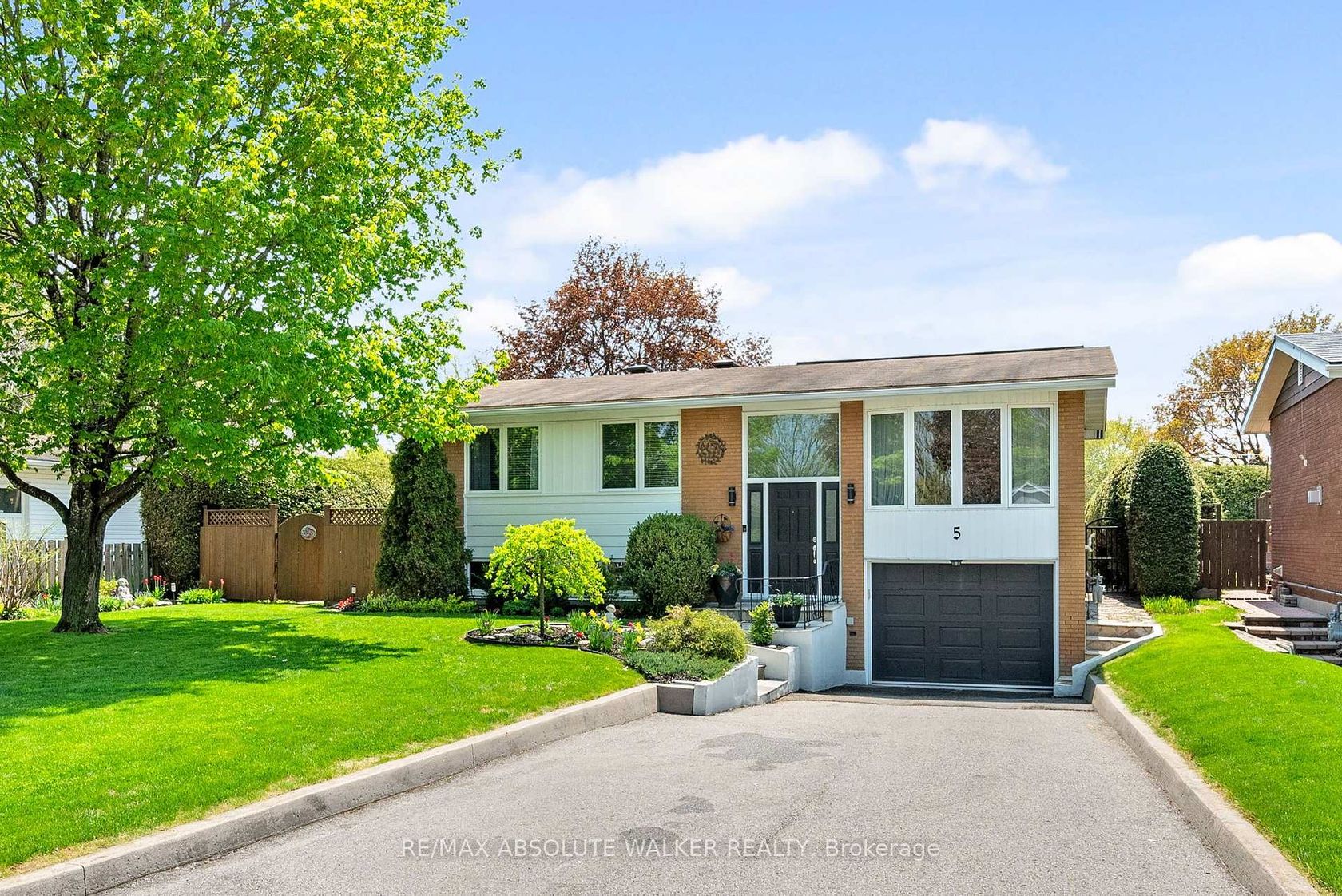 5 West Herrington Court, Nepean (Crystal Beach), Ottawa 