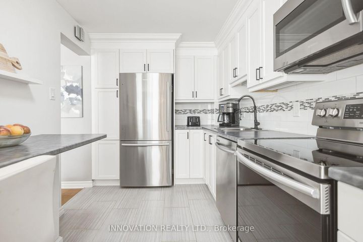 Photo 10 at C - 18 Benlea Drive, Nepean (Tanglewood), Ottawa