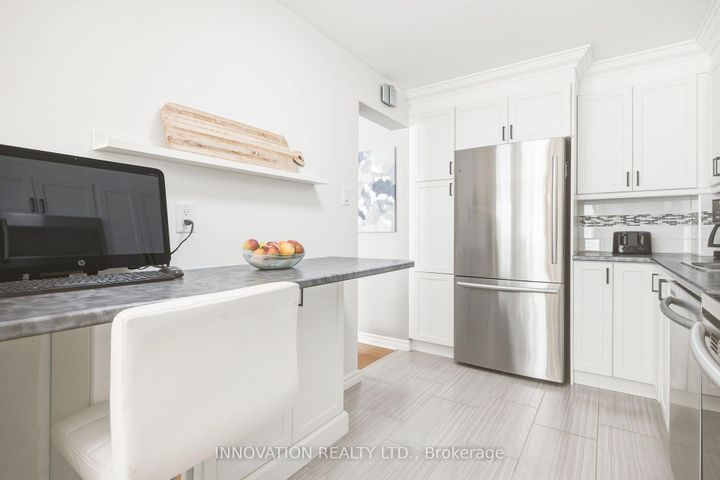 Photo 11 at C - 18 Benlea Drive, Nepean (Tanglewood), Ottawa
