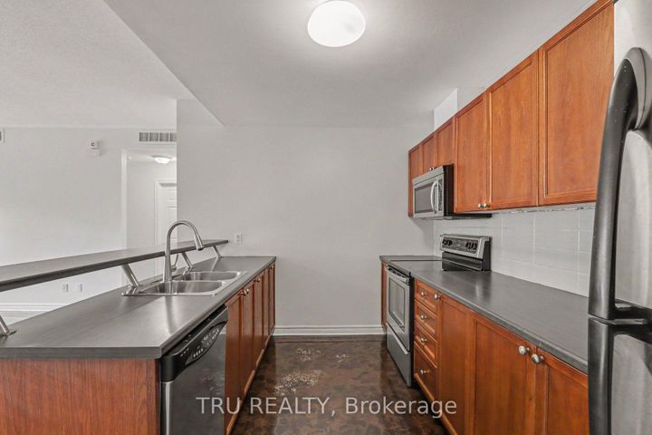 Photo 9 at 7 - 165 Waterbridge Drive, Nepean (Barrhaven East), Ottawa