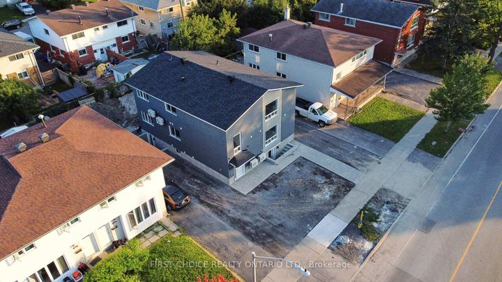 Photo 1 at 972 Dynes Road, Nepean (Carleton Square), Ottawa