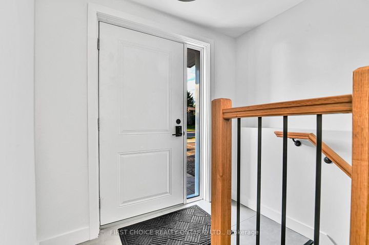 Photo 4 at 972 Dynes Road, Nepean (Carleton Square), Ottawa