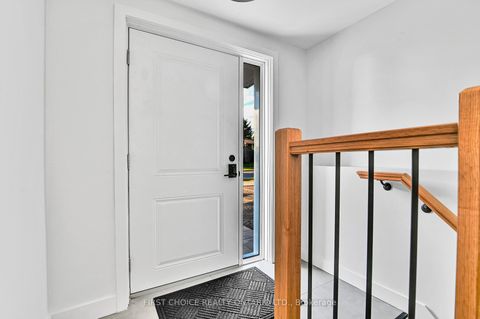 Photo 4 at 972 Dynes Road, Nepean (Carleton Square), Ottawa