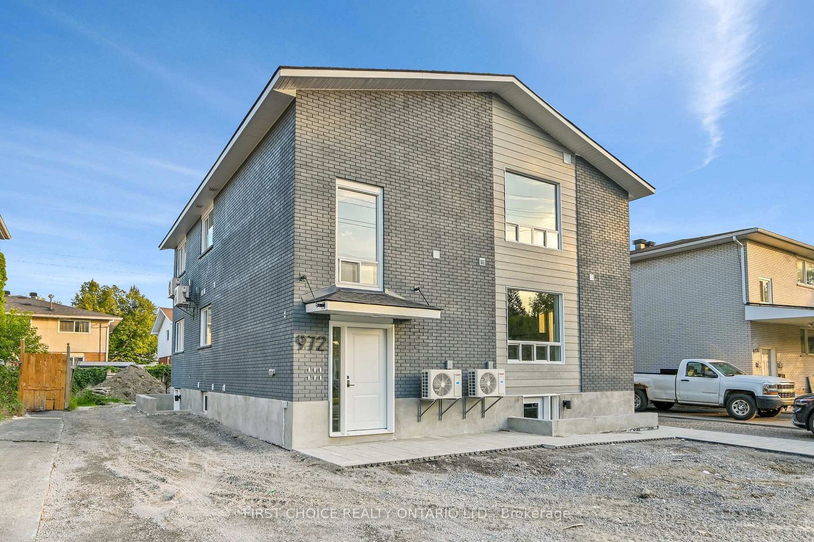 972 Dynes Road, Nepean (Carleton Square), Ottawa 