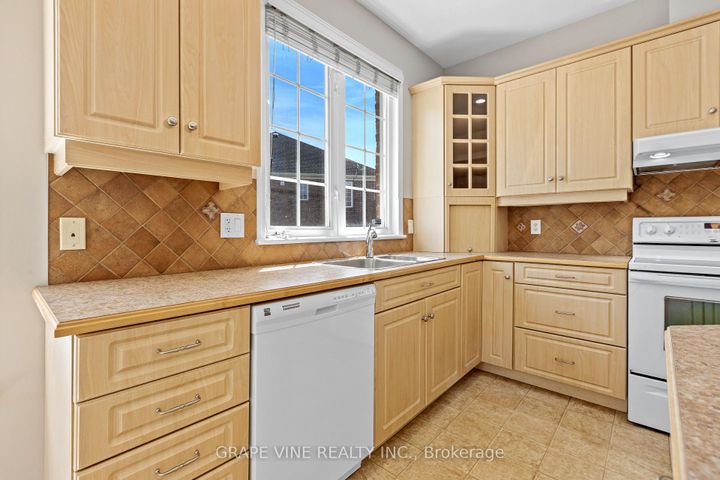 Photo 17 at 201 Ramelton Private, Nepean (Stonebridge), Ottawa