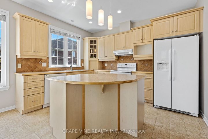Photo 19 at 201 Ramelton Private, Nepean (Stonebridge), Ottawa
