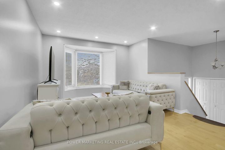 Photo 7 at 181 MOUNTSHANNON Drive, Nepean (Longfields), Ottawa
