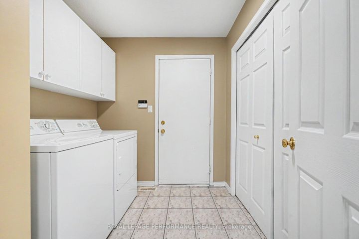 Photo 9 at 19 Settlers Ridge Way, Nepean (Longfields), Ottawa