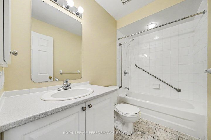 Photo 17 at 19 Settlers Ridge Way, Nepean (Longfields), Ottawa