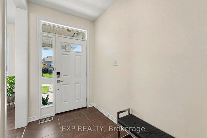 Photo 3 at 39 Pondhawk Way, Nepean (Half Moon Bay), Ottawa